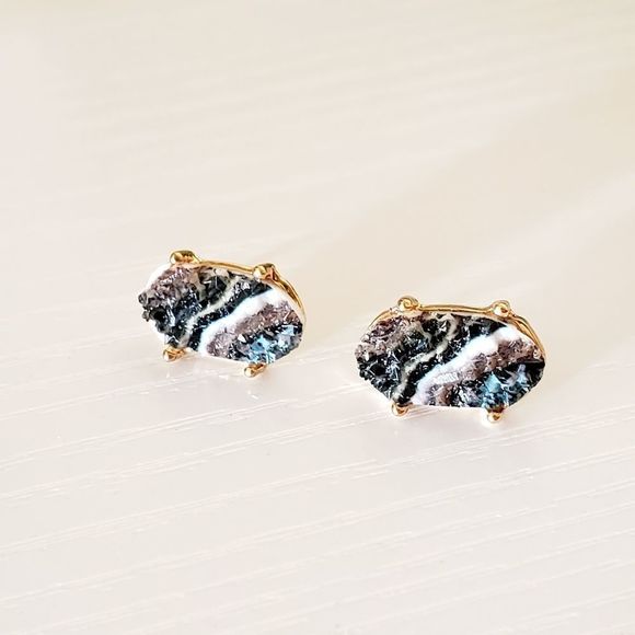 𝅺tiny Marble Druzy Stud Earrings - Picture 4 of 9